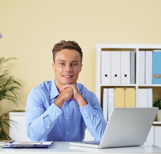 office-worker_1098-18352.jpg